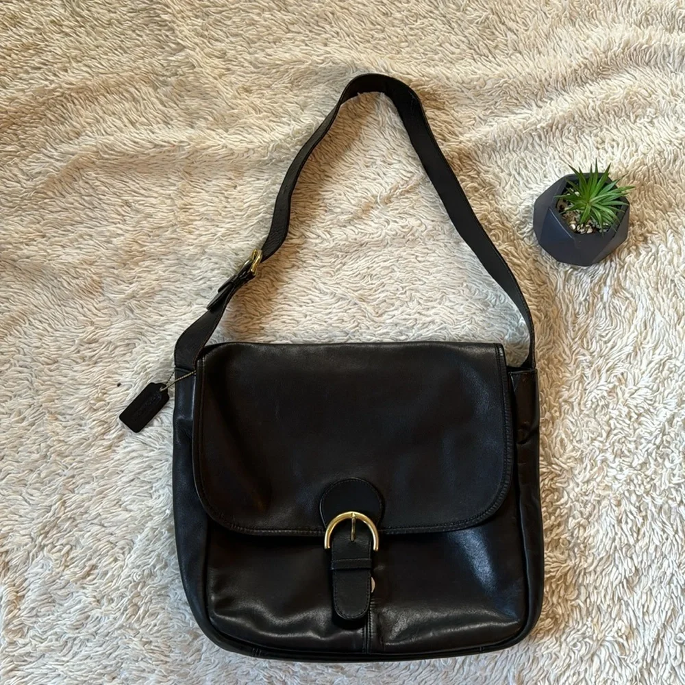Vintage coach 1997  Coach 4165   Greenwich schoolBag Black Leather Flap Large